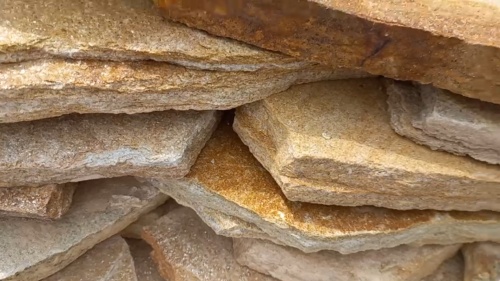 Плитняк златолит жёлтый золотистый для отмостки купить в Владикавказе