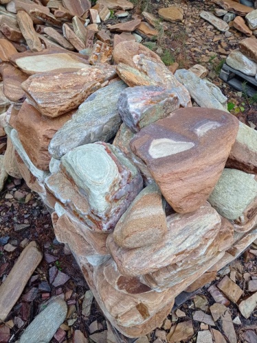 Златолит жёлтый, жёлто-зелёный глыбки и валуны для ланшафтного дизайна купить в Владикавказе