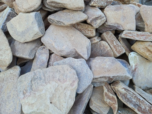 Златолит жёлтый, жёлто-зелёный глыбки и валуны для ланшафтного дизайна купить в Владикавказе