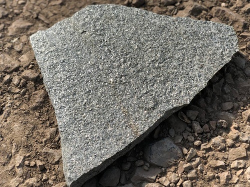 Плитняк златолит Уральский для цоколя, отмостки купить в Владикавказе