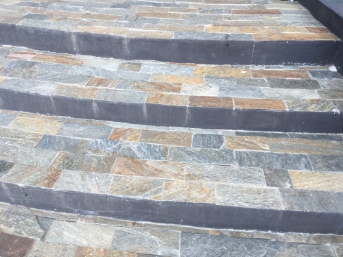 Плитка из Златолита Уральского для лестницы купить в Владикавказе