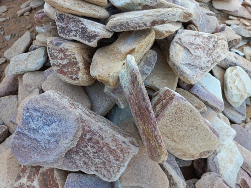 Златолит жёлтый, жёлто-зелёный глыбки и валуны для ланшафтного дизайна купить в Владикавказе