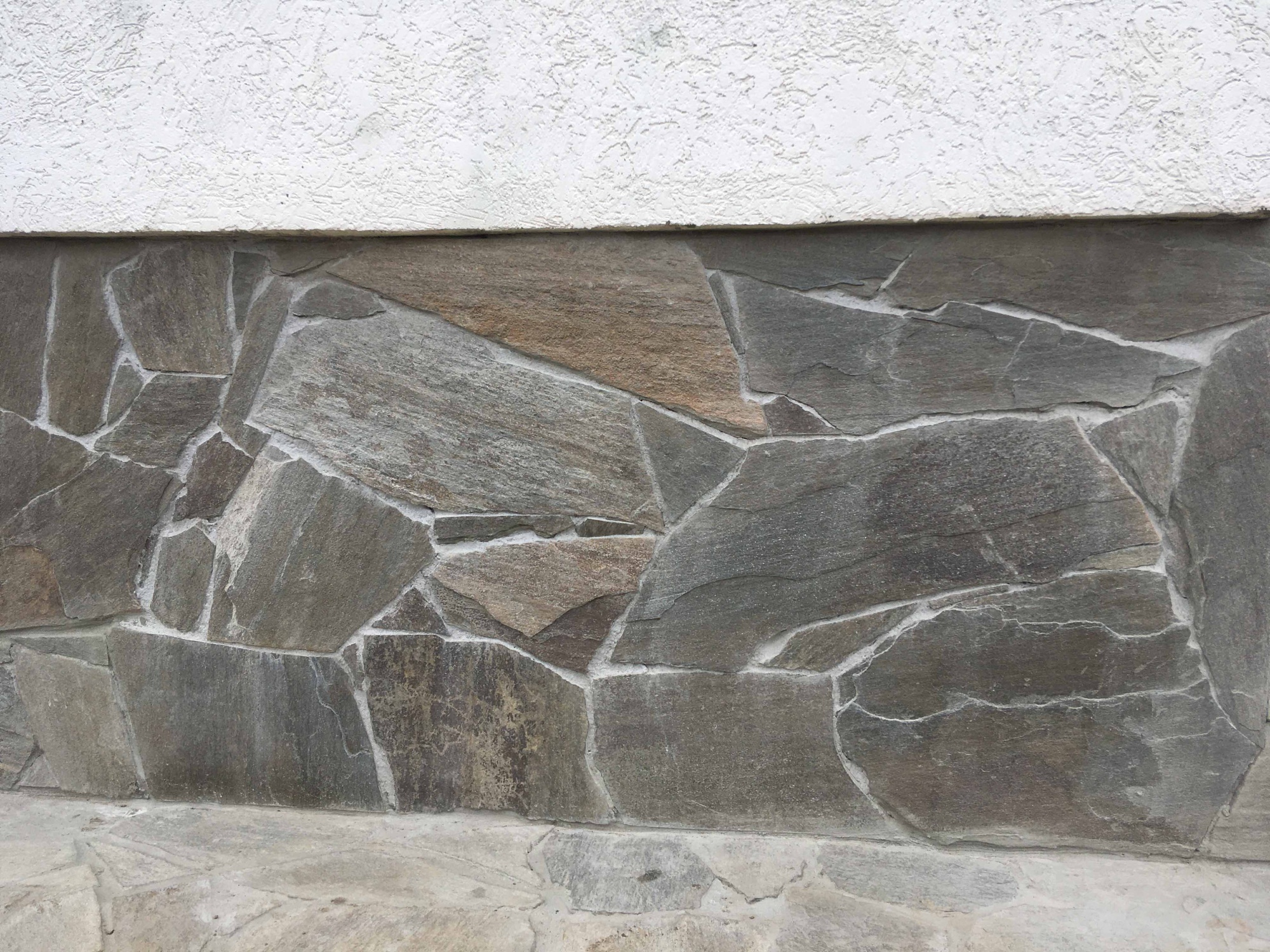 Плитняк златолит Уральский для цоколя, отмостки купить в Владикавказе