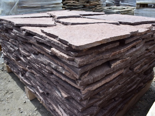 Плитняк лемезит бордовый для облицовки цоколя 20-25 мм  купить в Владикавказе