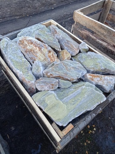 Златолит жёлтый, жёлто-зелёный глыбки и валуны для ланшафтного дизайна купить в Владикавказе