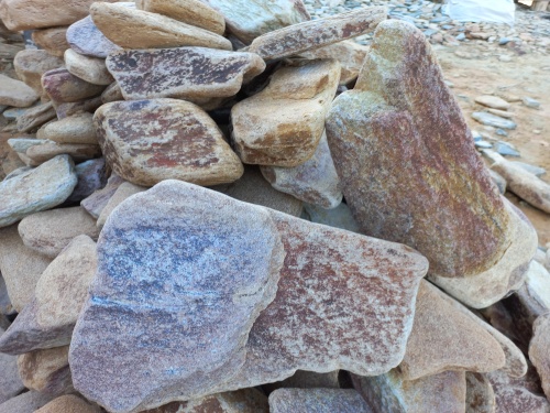 Златолит жёлтый, жёлто-зелёный глыбки и валуны для ланшафтного дизайна купить в Владикавказе