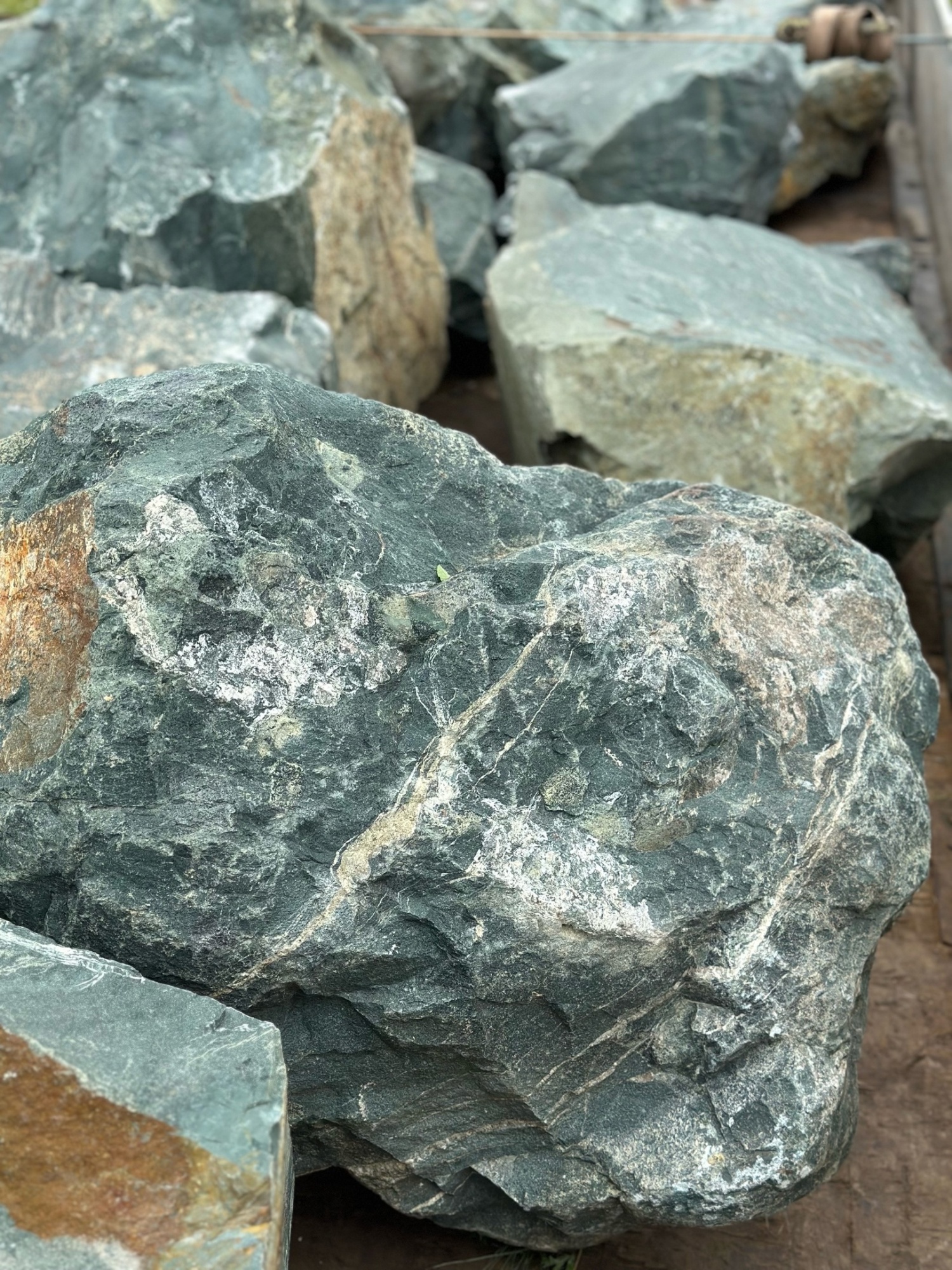 Камни для ландшафтного дизайна зелёные 10-60 килограмм купить в Владикавказе