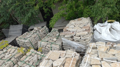 Гранитный плитняк галтованный для мощения купить в Владикавказе