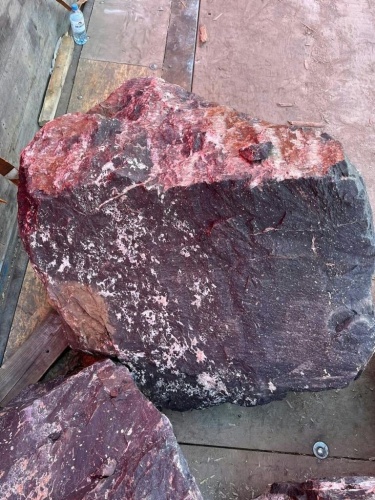 Камни для ландшафтного дизайна красно-фиолетовые 10-60 килограмм купить в Владикавказе