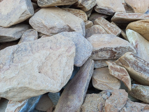 Златолит жёлтый, жёлто-зелёный глыбки и валуны для ланшафтного дизайна купить в Владикавказе