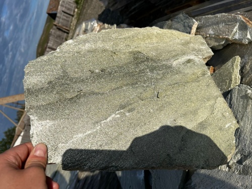 Плитняк златолит зелёный для цоколя, отмостки купить в Владикавказе