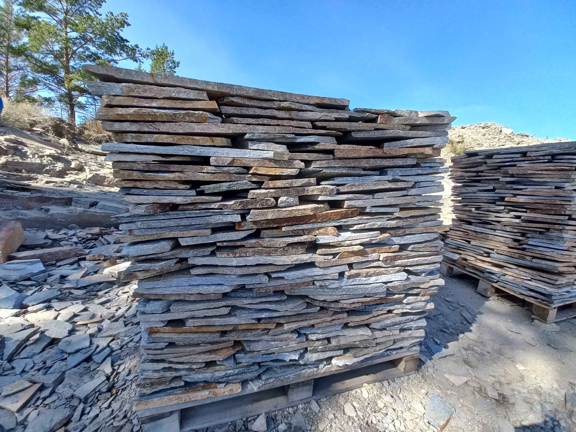 Плитняк златолит серебристый для фасада купить в Владикавказе