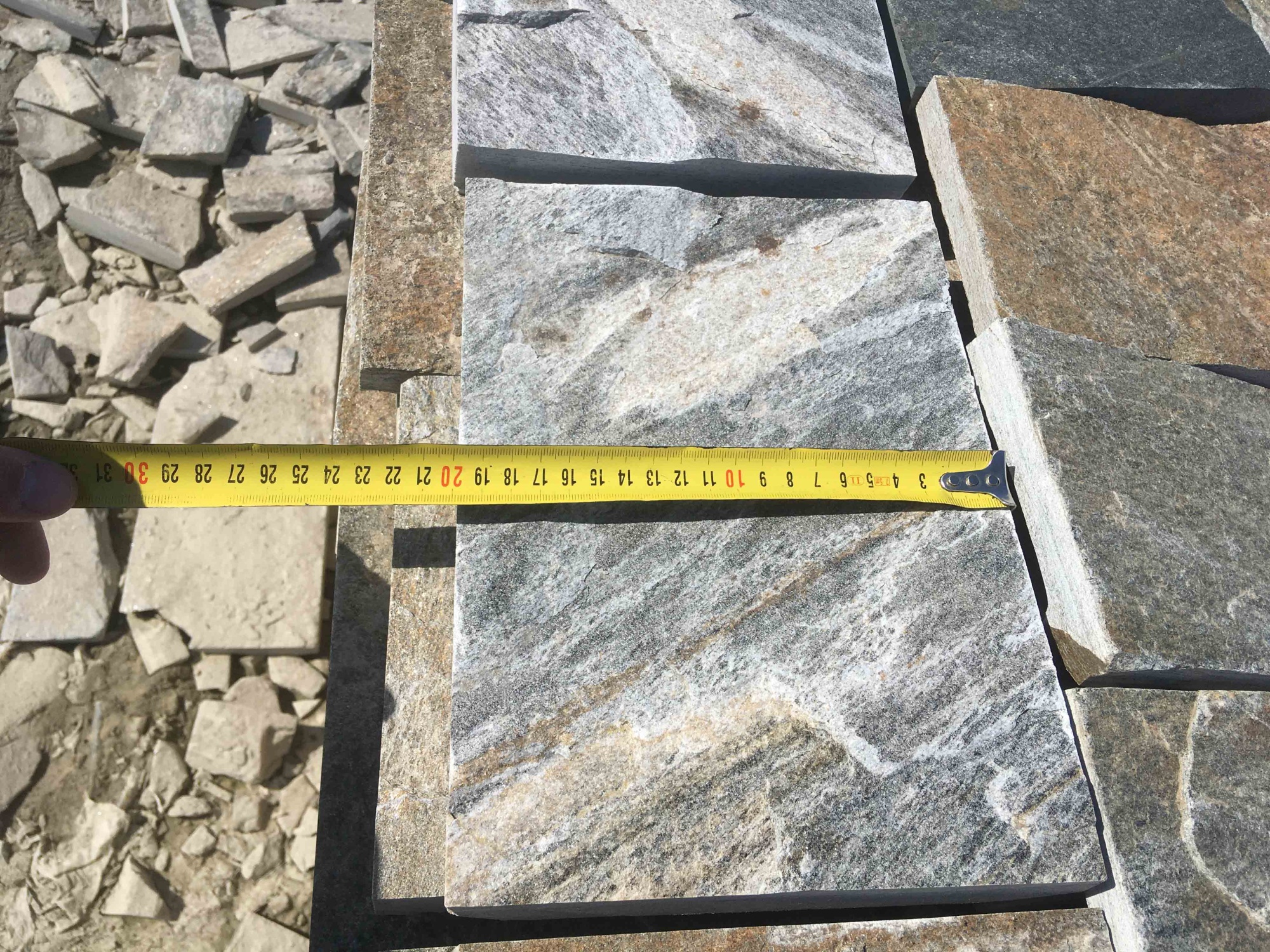 Плитка пилёная златолит Уральский для цоколя, отмостки купить в Владикавказе