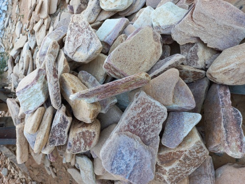 Златолит жёлтый, жёлто-зелёный глыбки и валуны для ланшафтного дизайна купить в Владикавказе