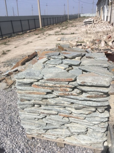 Златолит серебристый галтованный для лестниц купить в Владикавказе