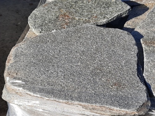 Златолит серебристый галтованный для лестниц купить в Владикавказе