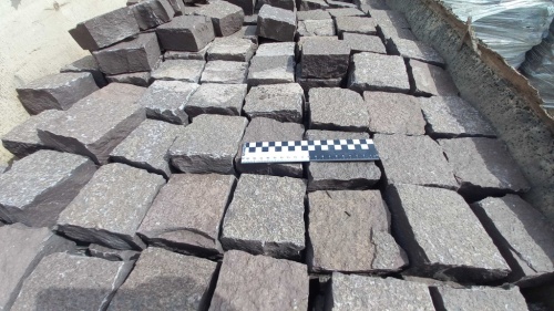 Лемезит колотая брусчатка 10 * 10 см. для парковки купить в Владикавказе