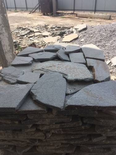 Златолит серебристый галтованный для лестниц купить в Владикавказе